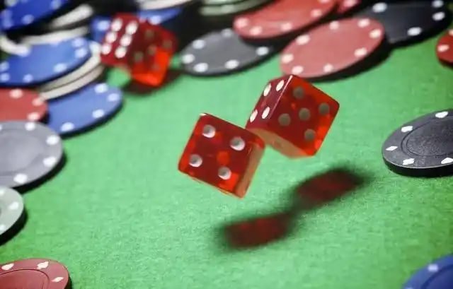 kebuntoto slot mobile app interface showing sportsbook odds and live games menu
